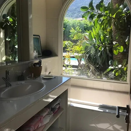 Villa De Caractere Avec Piscine Et Jardin Privatifs Villa *