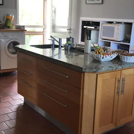 Villa De Caractere Avec Piscine Et Jardin Privatifs Villa *