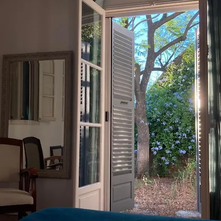 Villa Villa De Caractere Avec Piscine Et Jardin Privatifs *