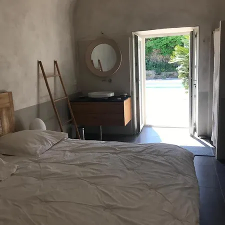Villa Villa De Caractere Avec Piscine Et Jardin Privatifs *