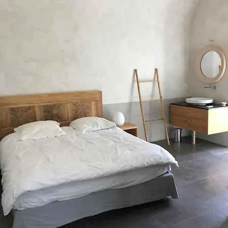 Villa Villa De Caractere Avec Piscine Et Jardin Privatifs *