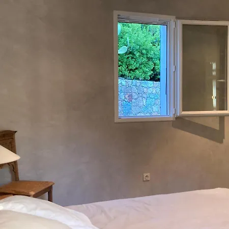 Villa De Caractere Avec Piscine Et Jardin Privatifs Villa *
