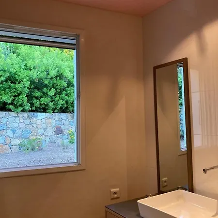 Villa De Caractere Avec Piscine Et Jardin Privatifs *